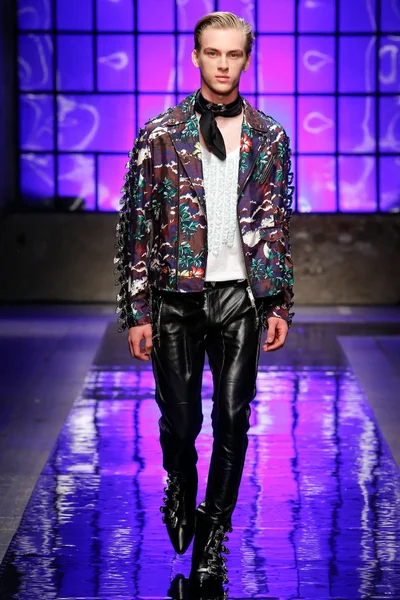 Look 15